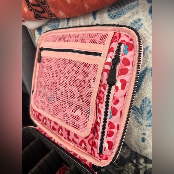 Impressions Vegan Leather Hello Kitty Cosmetic Box - Picture 11 of 12